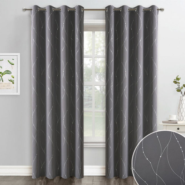 Harmaa pimennysverho hopeisilla raidoilla