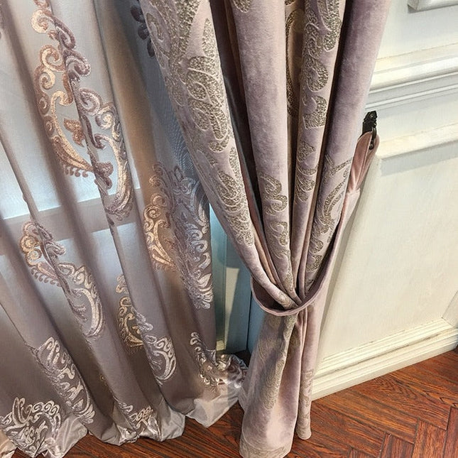 Samettinen pimennysverho damaskikuviolla
