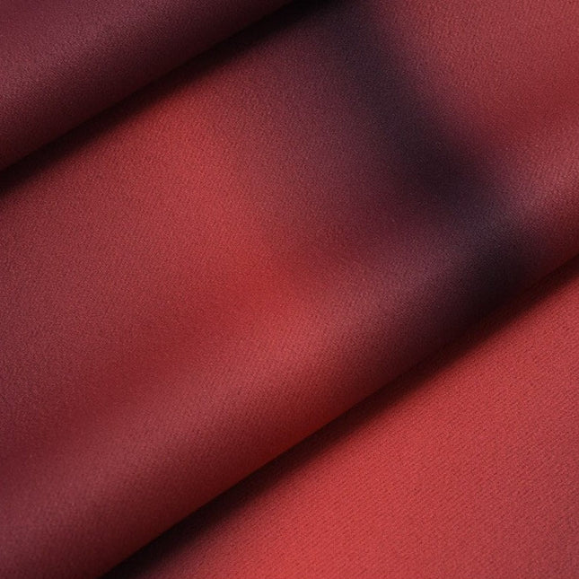 Teatterityylinen verho olohuoneen sisustukseen