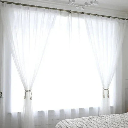 Valoverho kauniilla pilkkukuviolla