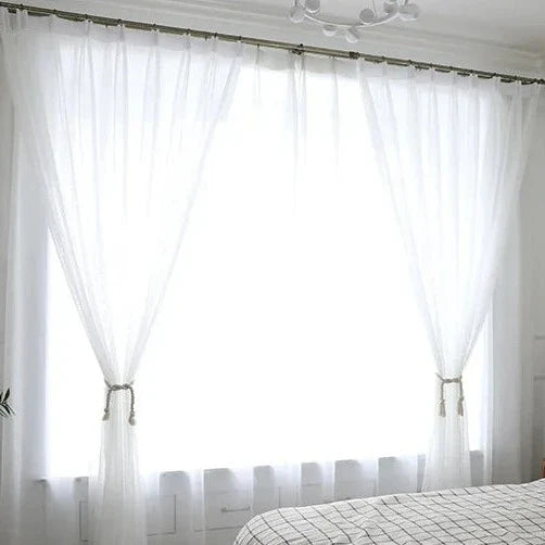 Valoverho kauniilla pilkkukuviolla