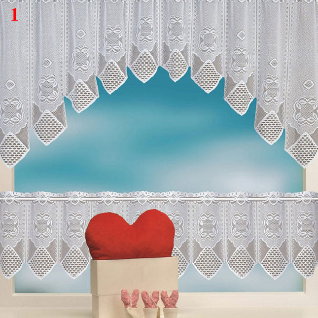 Valkoinen pitsinen keittiöverhosetti