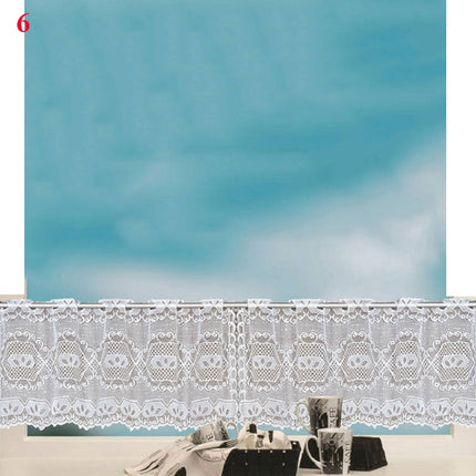 Valkoinen pitsinen keittiöverhosetti