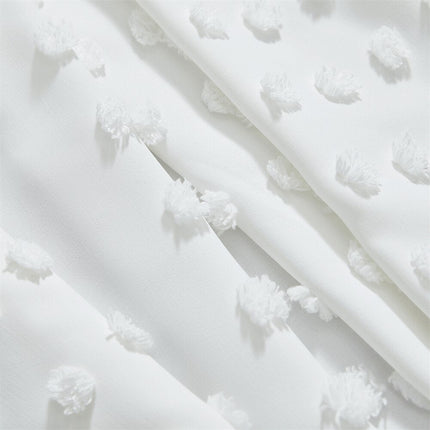 Valkoinen valoverho tuftatuilla palloilla