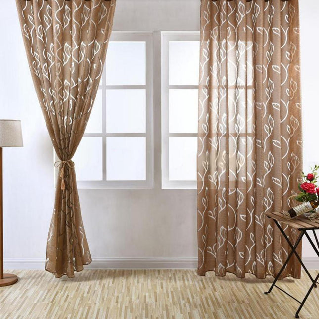 Valkoinen valoverho hienovaraisella kuviolla