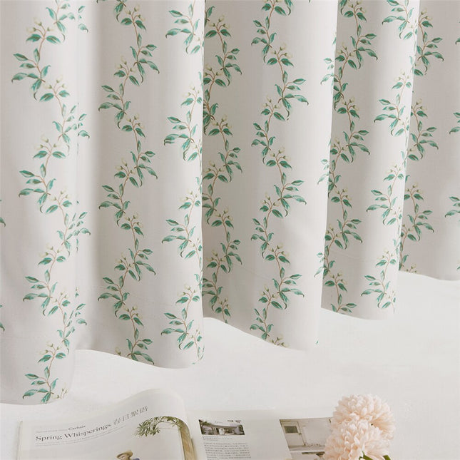 Verho sirolla kasviaiheisella kuviolla
