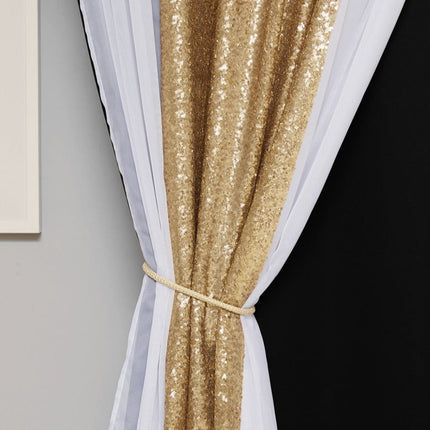 Kerroksellinen pimennysverho hopeisilla paljeteilla