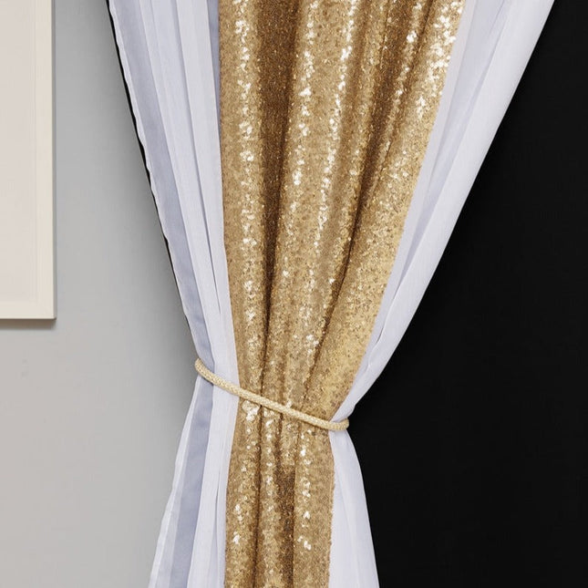 Kerroksellinen pimennysverho hopeisilla paljeteilla