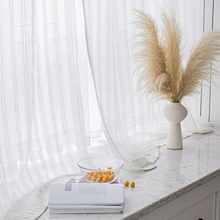 Raidallinen ohut verho tarranauhakiinnityksellä