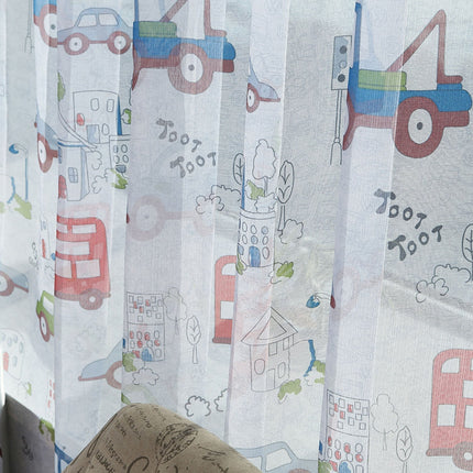 Lastenhuoneen valoverho autokuviolla