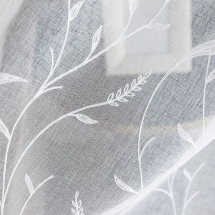 Valoverho kirjaillulla lehtikuviolla