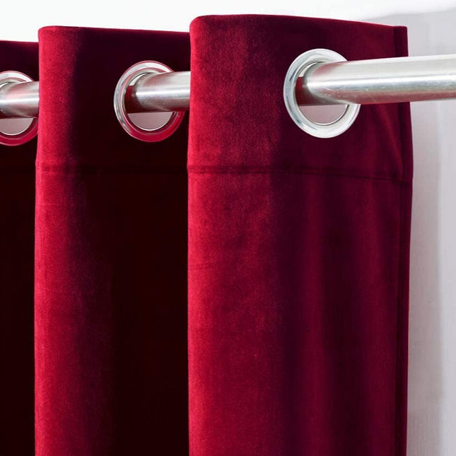 Sinapinkeltainen samettiverho täydelliseen pimennykseen