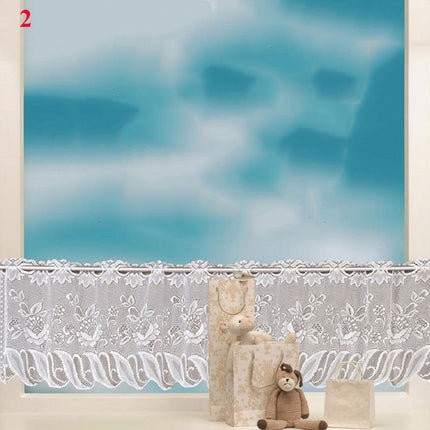 Valkoinen pitsinen keittiöverhosetti