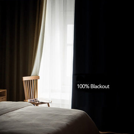 Beige yksivärinen pimennysverho makuuhuoneeseen