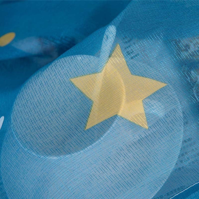 Lastenhuoneen valoverho tähtikuviolla