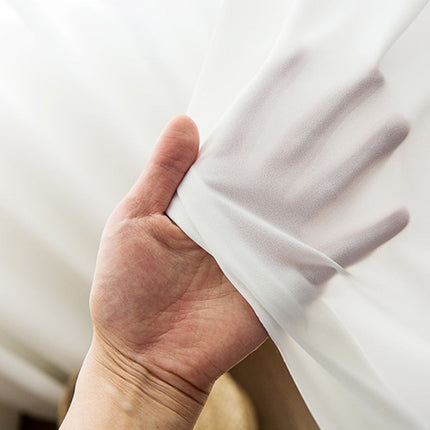 Ajaton yksivärinen valkoinen valkoverho