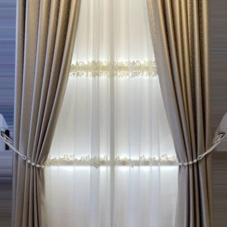 Ylellinen kimaltava pimennysverho olohuoneeseen