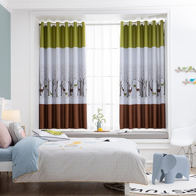 Lastenhuoneen verho metsäaiheisella kuviolla