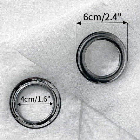 Kevyt valkoinen ulkoverho pergolaan