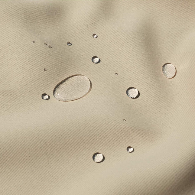 Beige ulkoverho tankokujalla terassille