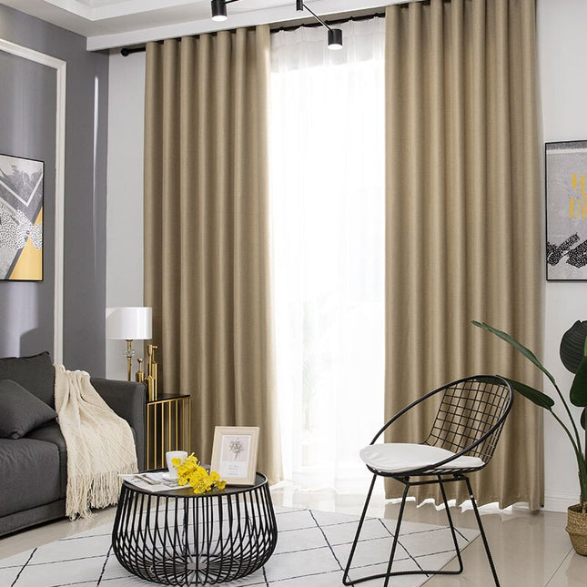Yksivärinen beige kudottu pimennysverho