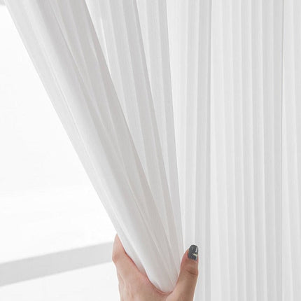 Tarranauhalla kiinnitettävä valkoinen valoverho