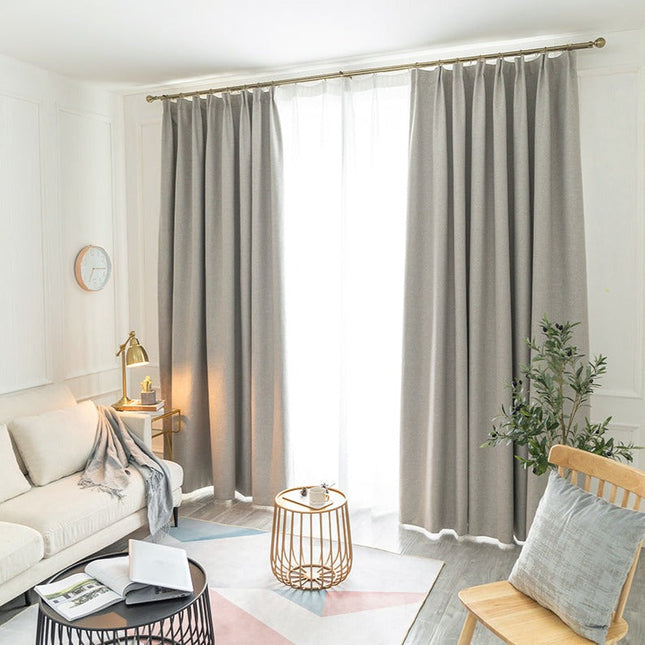 Yksivärinen pimennysverho olohuoneeseen