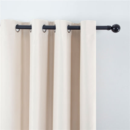 Lämpöeristävä beige pimennysverho purjerenkailla