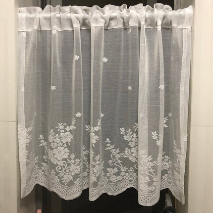 Valkoinen valoverho burnout-kukkakuviolla