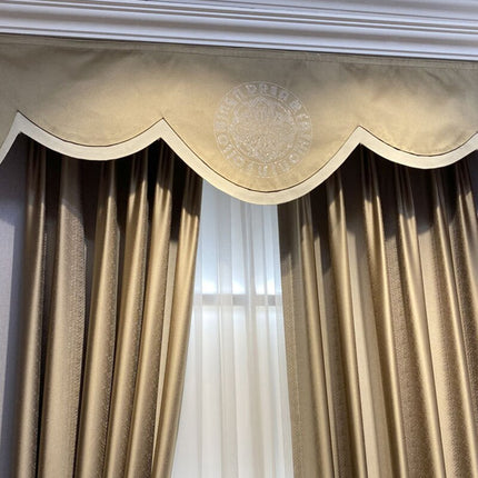 Ylellinen kimaltava pimennysverho olohuoneeseen