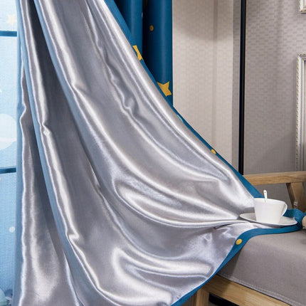 Pimennysverho avaruuskuviolla lastenhuoneeseen