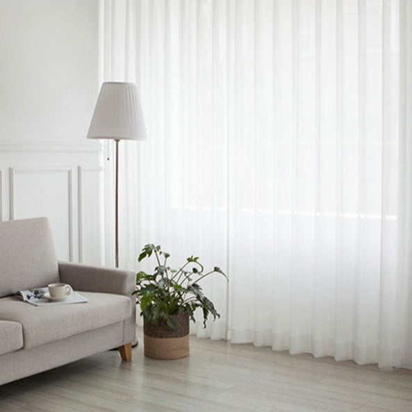 Yksinkertainen valkoinen ohut valoverho