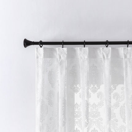 Elegantti valkoinen valoverho damastikuviolla