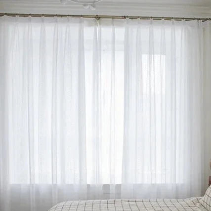 Valoverho kauniilla pilkkukuviolla