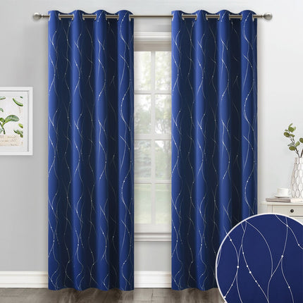 Sininen pimennysverho hopeisilla aaltokuvioilla