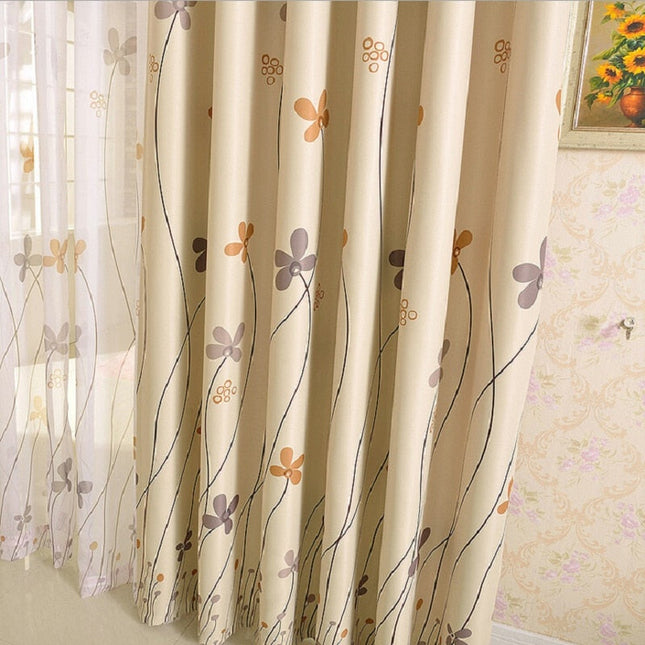 Skandinaavinen pimennysverho kukkakuviolla