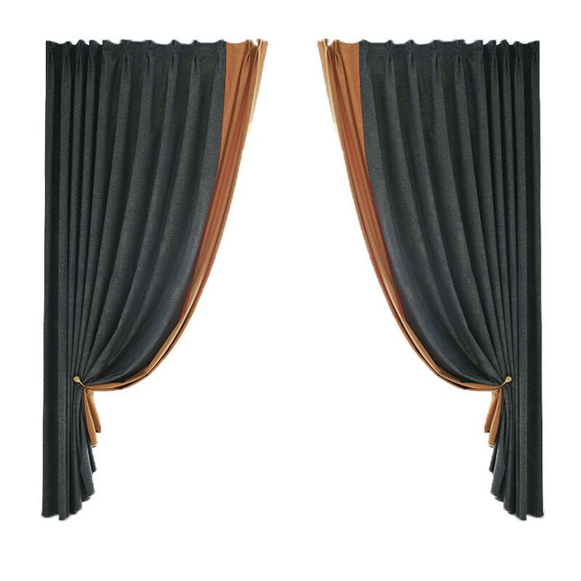 Tummansininen pimennysverho kultaisella kuviolla