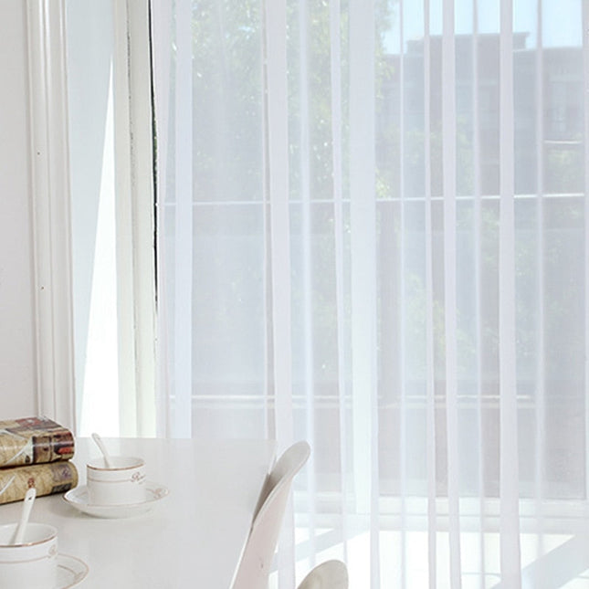 Klassinen valkoinen valoverho