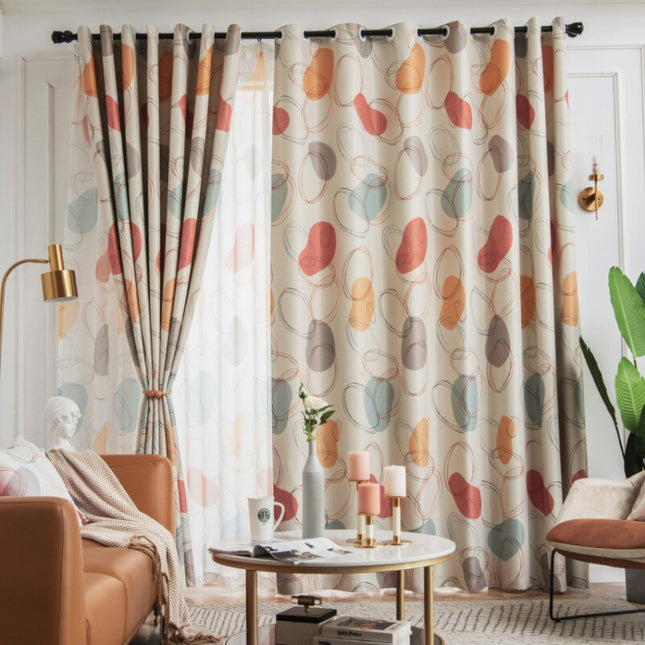 Okranvärinen verho abstrakteilla muodoilla