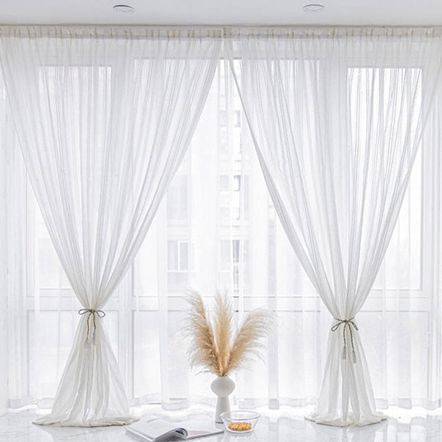 Raidallinen ohut verho tarranauhakiinnityksellä