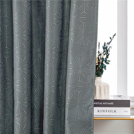 Harmaa verho geometrisella kuviolla