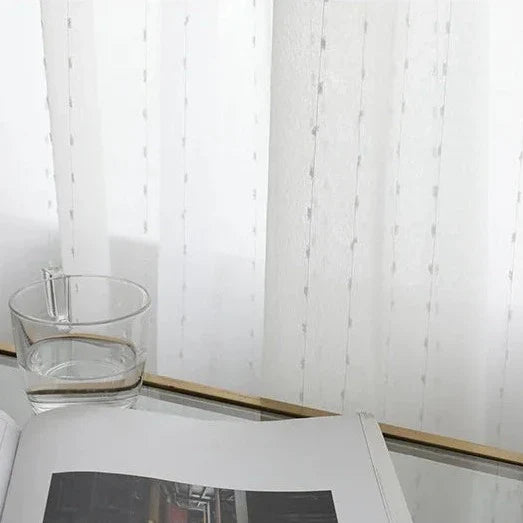 Valoverho kauniilla pilkkukuviolla