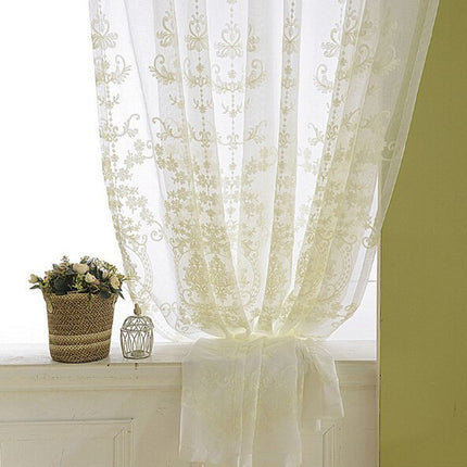 Elegantti valkoverho klassisella kuviolla