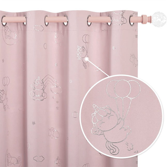 Vaaleanpunainen yksisarvisverho lastenhuoneeseen