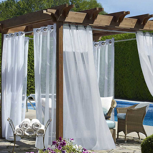 Kevyt ja ilmava valkoinen valoverho