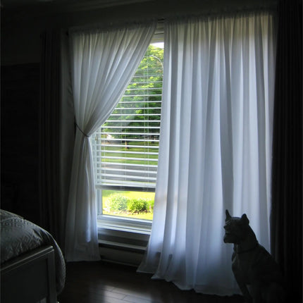 Yksinkertainen valkoinen ohut valoverho