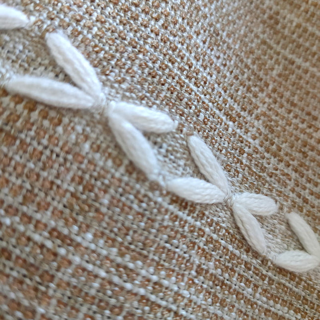 Kaksivärinen verho valoverholla