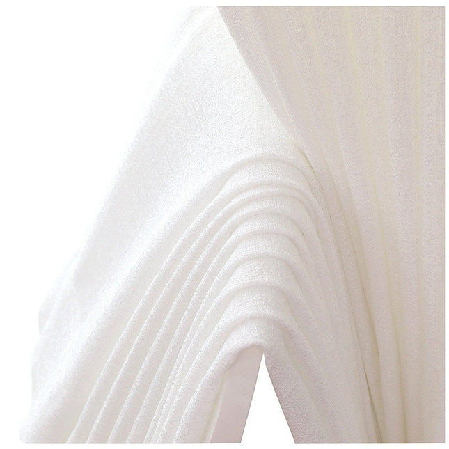 Yksinkertainen valkoinen valoverho makuuhuoneeseen