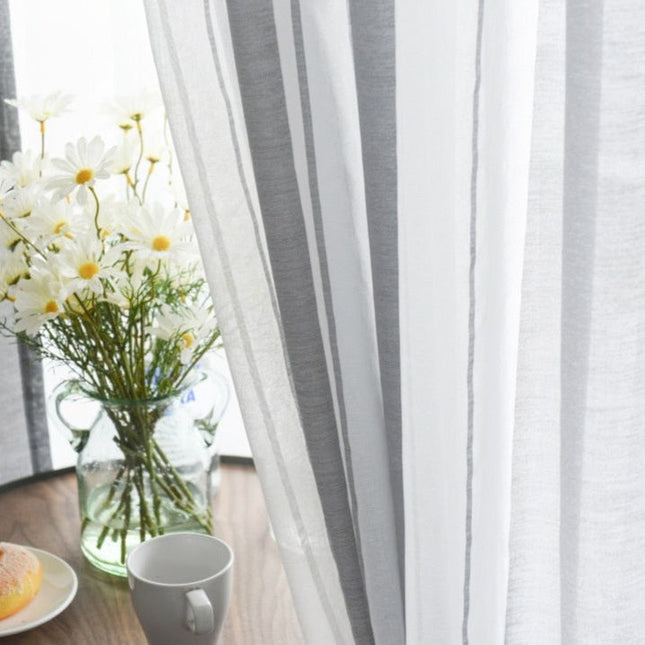 Raidallinen valoverho moderniin sisustukseen