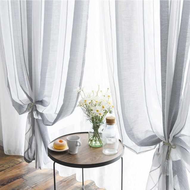 Raidallinen valoverho moderniin sisustukseen